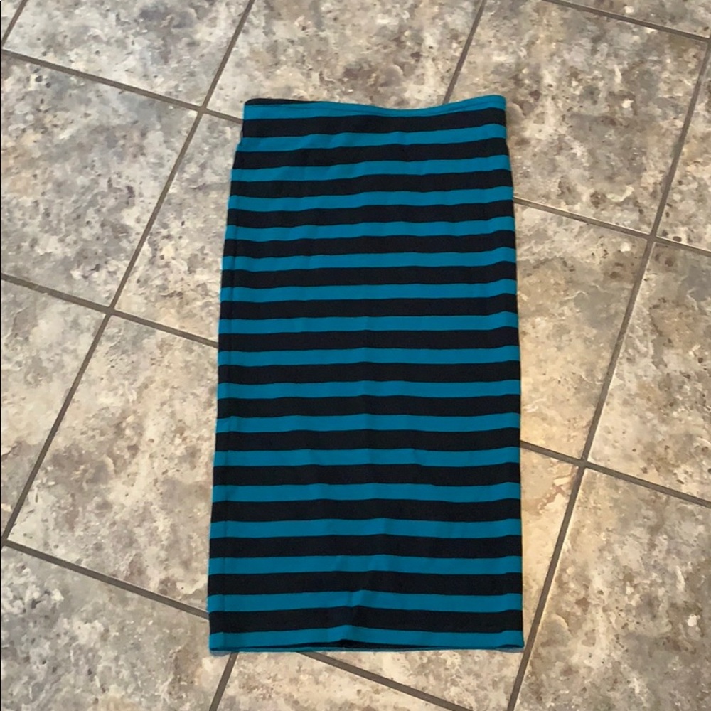 Long pencil skirt
